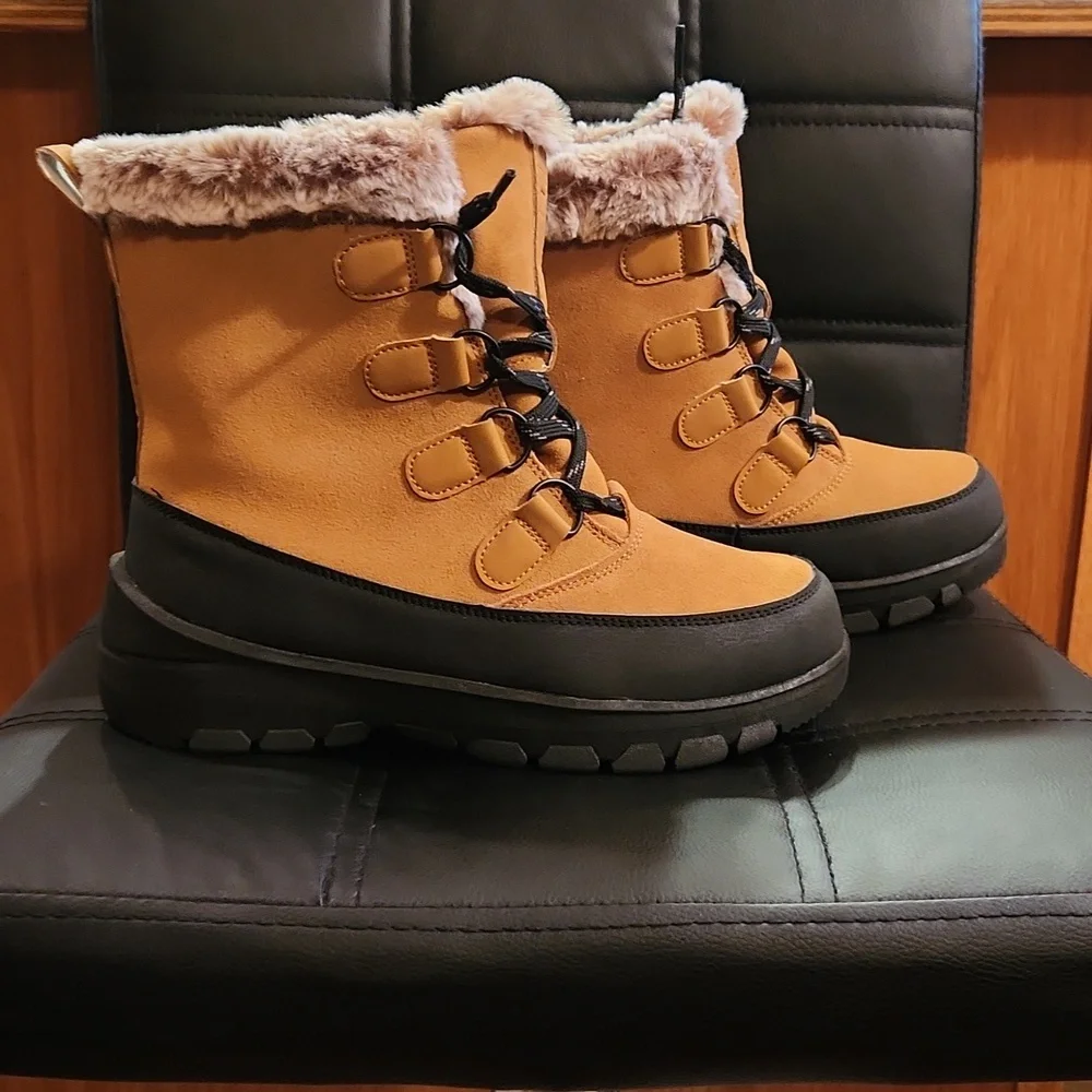 (NWOT) Women All IN MOTION Winter boots - Picture 1 of 9